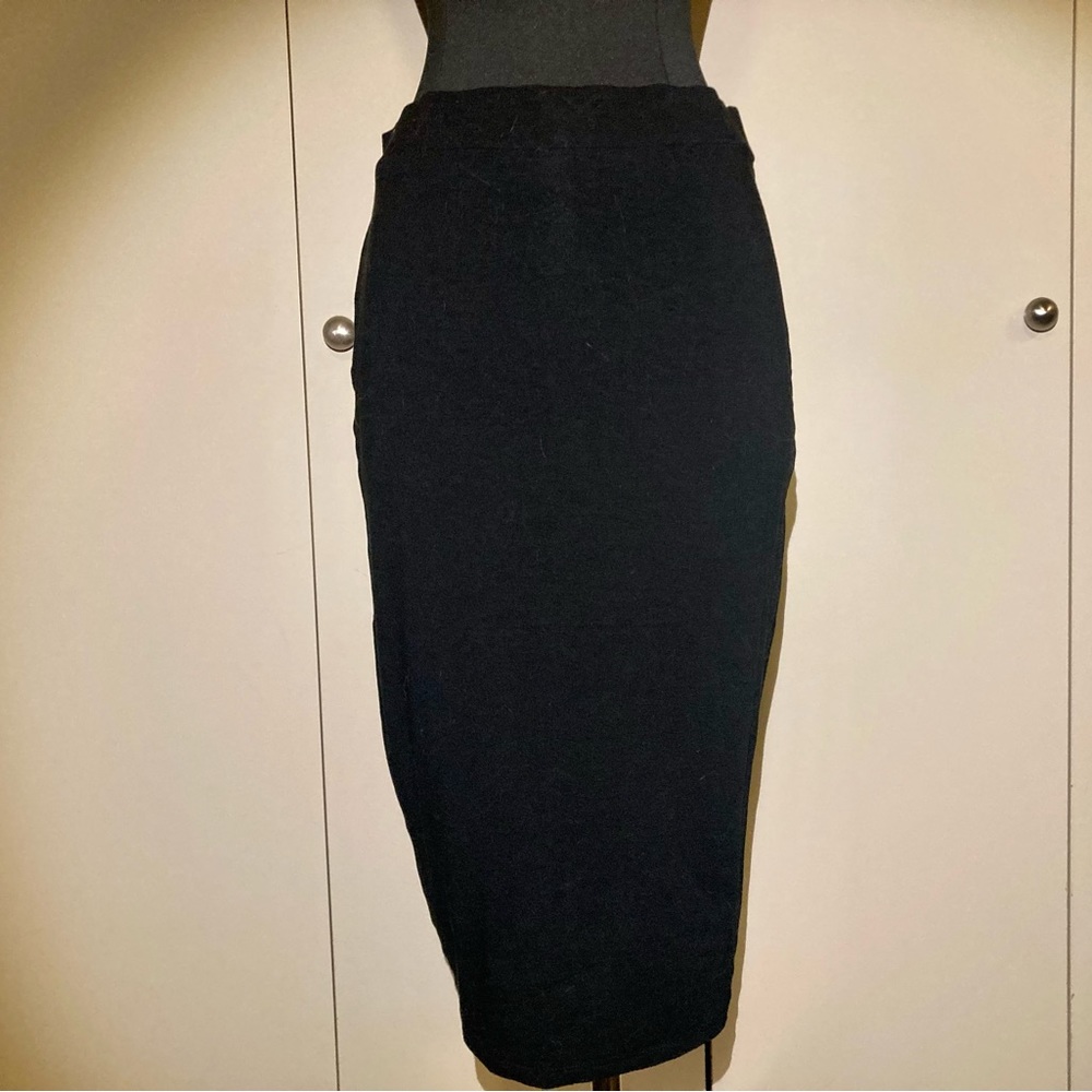 Victoria’s Secret cotton pencil skirt with slit on left side, size small